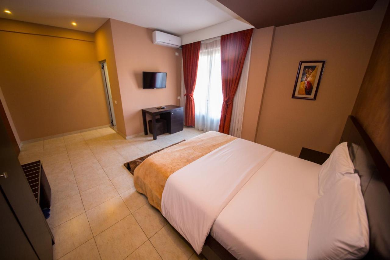 Hotel Denver Tiranë Bilik gambar